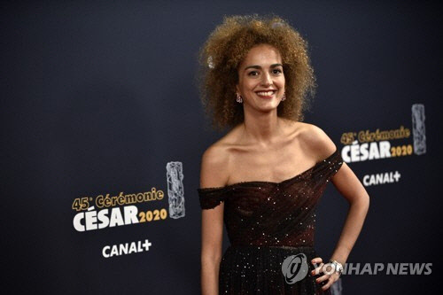 지난 2월 28일 파리 살 플레옐에서 열린 세자르영화상 시상식에 참석한 프랑스 작가 레일라 슬리마니  [파리=EPA 연합뉴스]